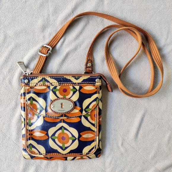 Fossil Handbags - 🌹 3/$30 Fossil Keyper Patterned Crossbody Bag